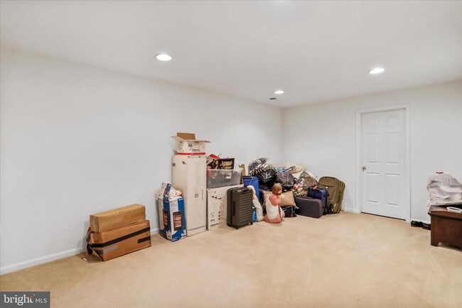 Building Photo - 301 Fontana Cir