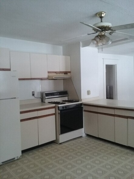 Building Photo - 197 Acorn St