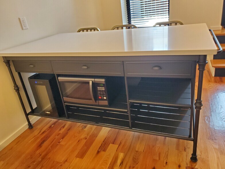 Microwave and wine fridge included - 128 E High St