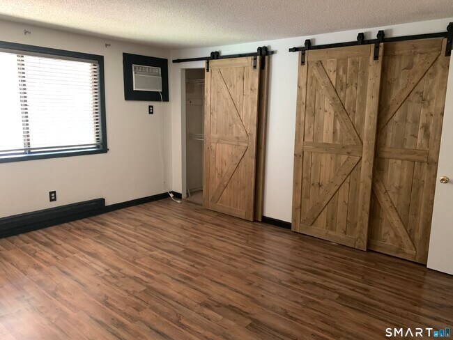 Building Photo - 11 King Arthur Dr