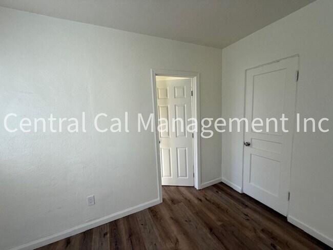 Building Photo - 517-521 Sycamore Ave