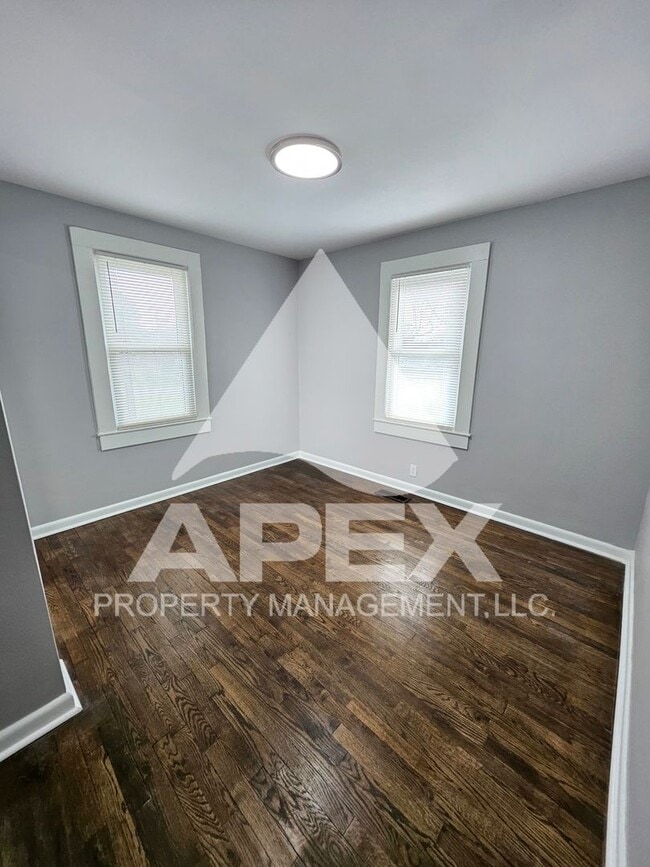 Building Photo - Craftsman Style 2 Bd 1 Ba Single Family Home w/Bonus rm & Garage in North Knox!