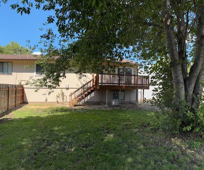 Building Photo - 1324