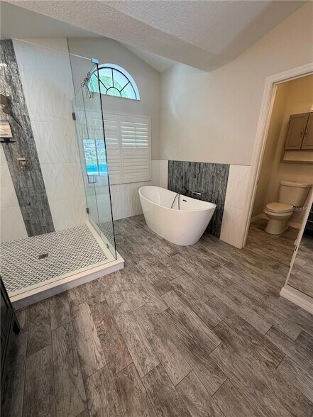 Building Photo - 3221 Oakwood Pl