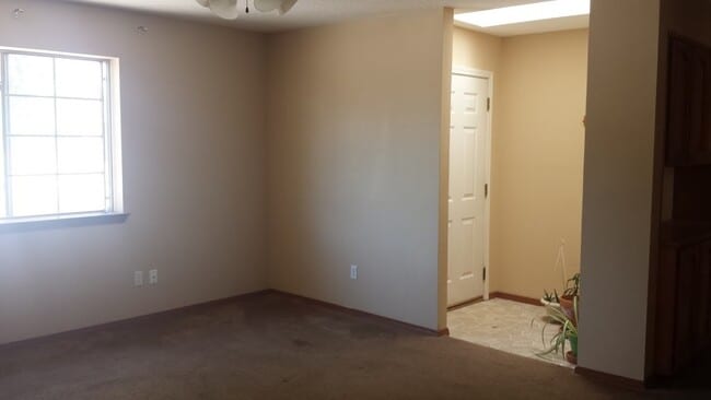 Building Photo - Cute Rio Rancho Rental