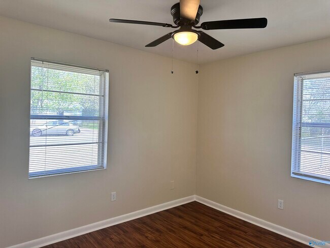 Building Photo - 14001 Sandhurst Dr SW