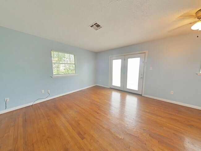 Building Photo - 4456 NW Baltimore Ave