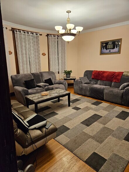 Building Photo - 4354 Washington St