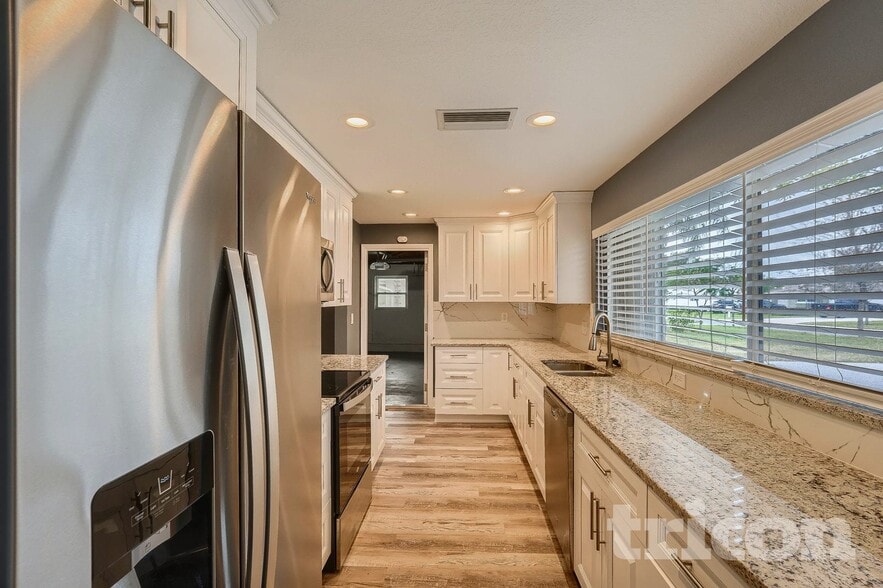 Building Photo - 1641 Patlin Cir N