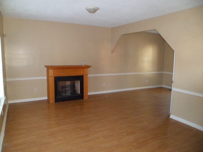 Building Photo - 2225 Pratt St