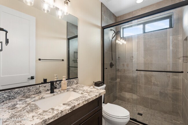 Building Photo - 5999 Finch Pl