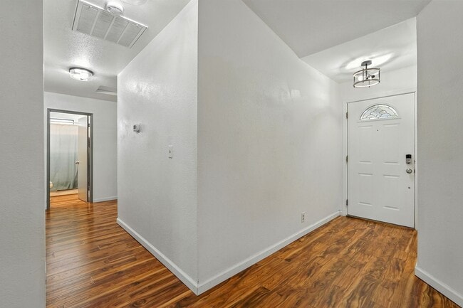 Building Photo - Single-Story 3 Bedroom Home in Quiet El Do...