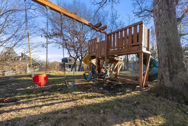 Building Photo - 1045 Adams St