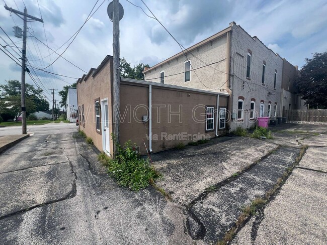 Building Photo - 108 Walnut St