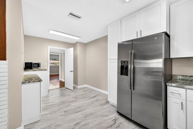 Building Photo - 1310 W Woodlawn Ave