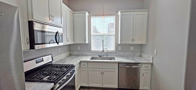 Building Photo - 4120 Beechcraft Way