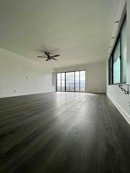 Building Photo - 2052 N Terrace Dr