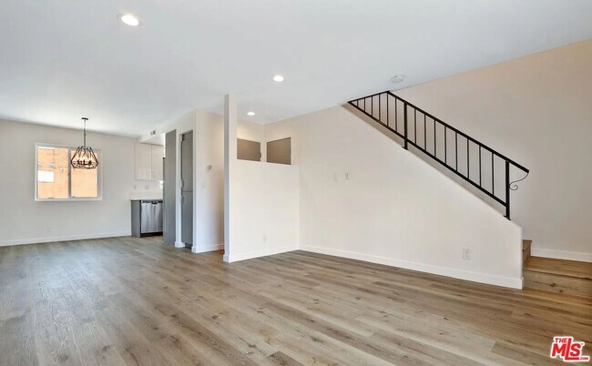 Building Photo - 110 S Eucalyptus Ave
