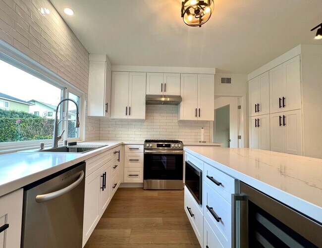 Building Photo - Rare 4 Bedroom pool home available in Cypress