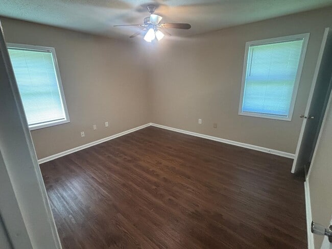 Building Photo - 5083 Applewood Dr