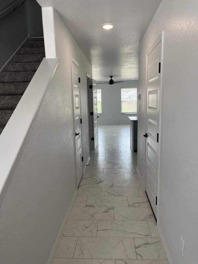 Building Photo - COX-NORTHRIDGE DR-2