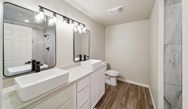 Building Photo - 610 W Fairview St