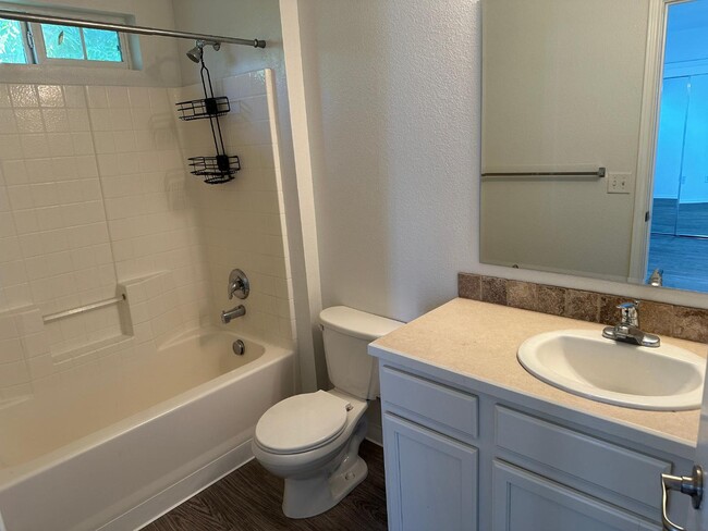 Building Photo - 11811 Clover Field Ln