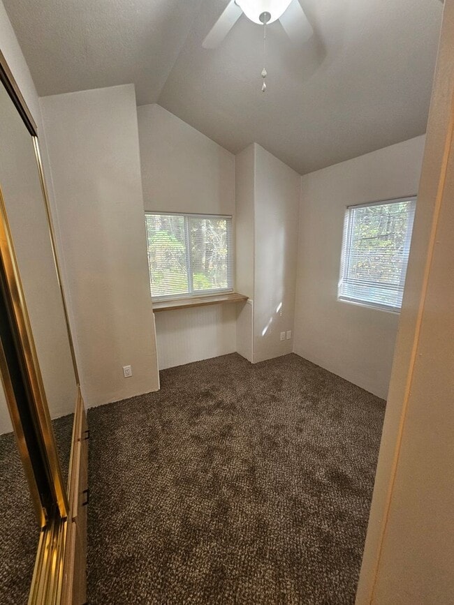Building Photo - Must See 2 BED/1.75 Bath Home Available 10...