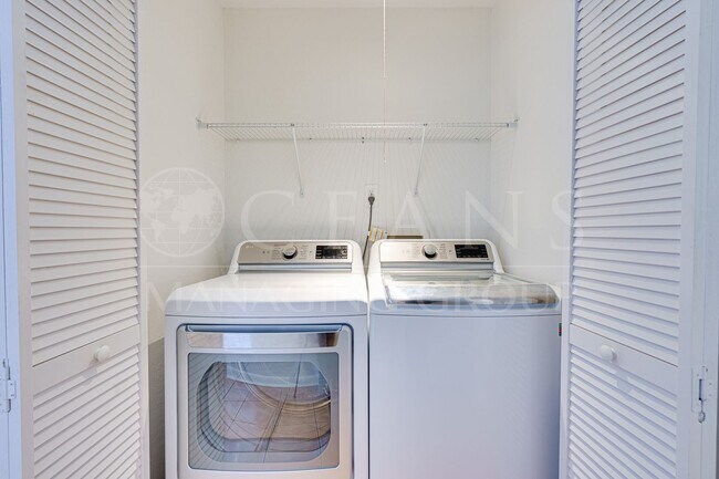 Building Photo - Beautiful Two-Story Townhome in Ormond Beach