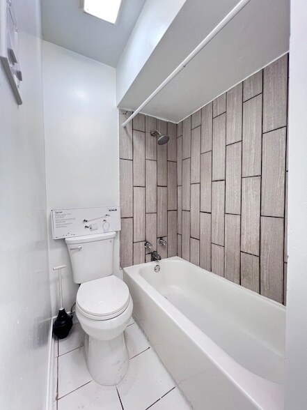 Building Photo - 7026 S Wentworth Ave
