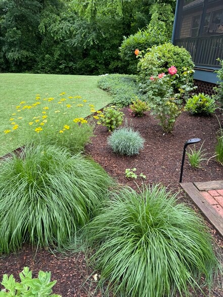 Flowers in front - 421 Oakhill Ave