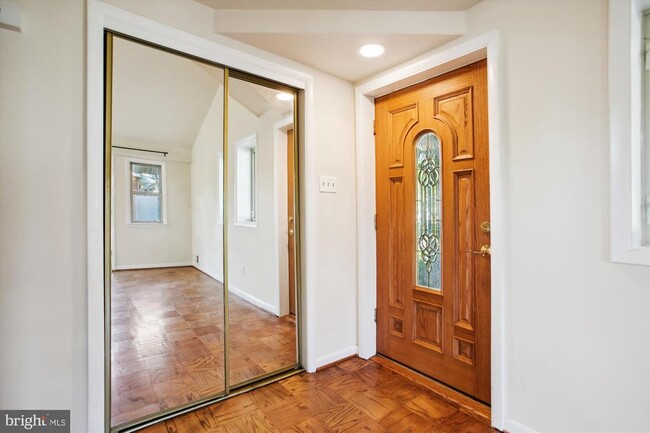 Building Photo - 8509 Cyrus Pl