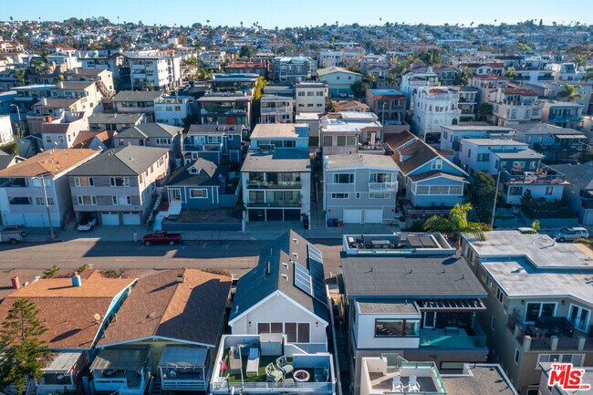 Building Photo - 1125 Manhattan Ave