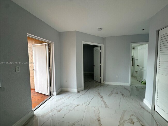 Building Photo - 17425 NW 75th Pl