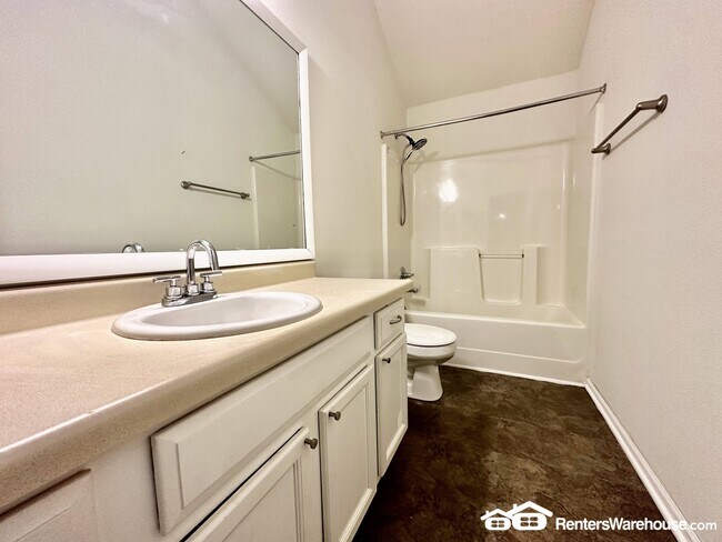 Building Photo - 1250 SE Village View Ln