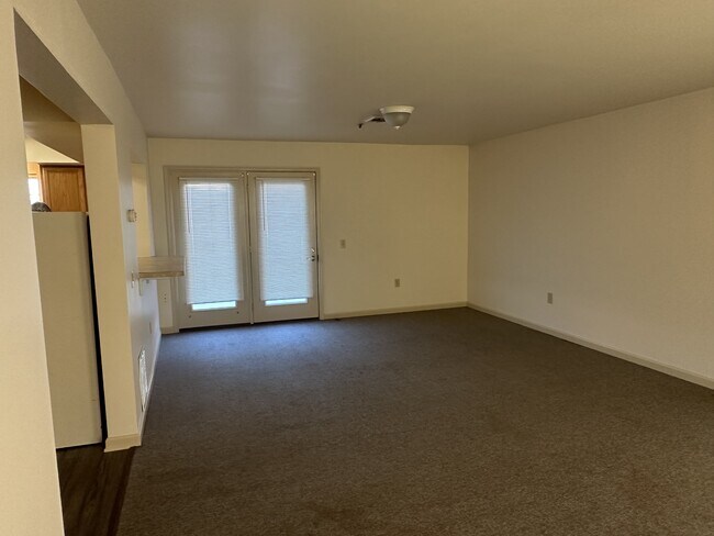 Building Photo - 1004 Hot Point Ave