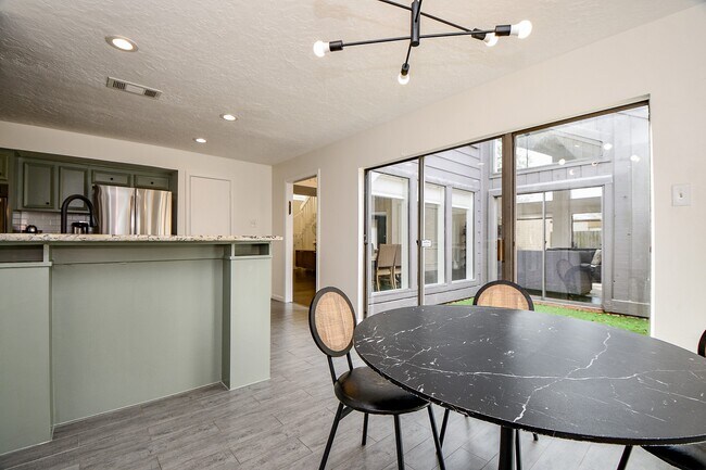 Building Photo - 7711 Hopewell Ln