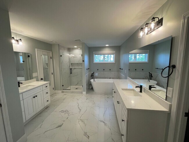 Building Photo - Stunning 5 Bed 3 Bath Home in Anderson Creek Club