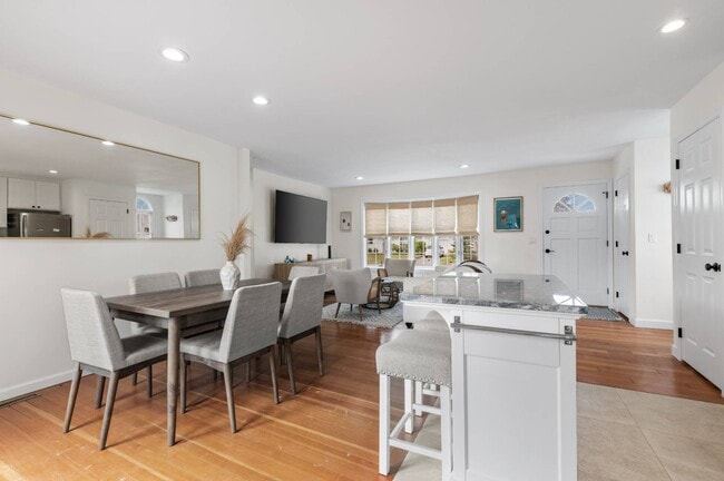 Building Photo - 7 Whiting Rd