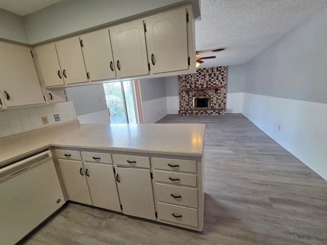 Building Photo - Very well maintained home - 6 Month Lease!!!