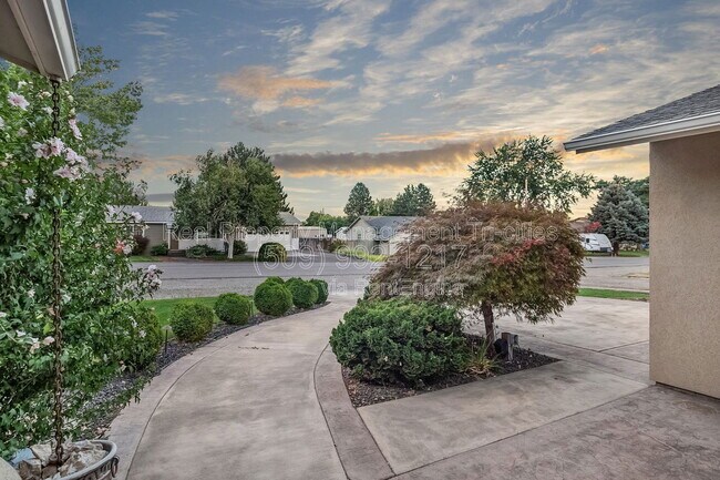 Building Photo - 3812 Rd 109