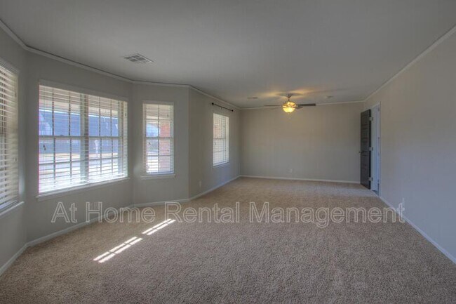 Building Photo - 6635 E 54th St