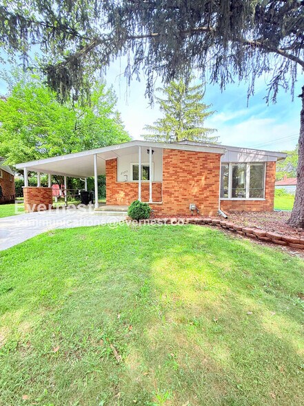 Primary Photo - 23215 Berkley St