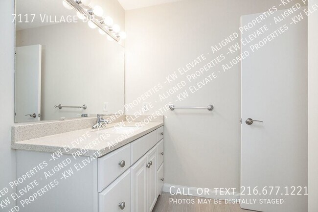 Building Photo - 7117 Village Dr