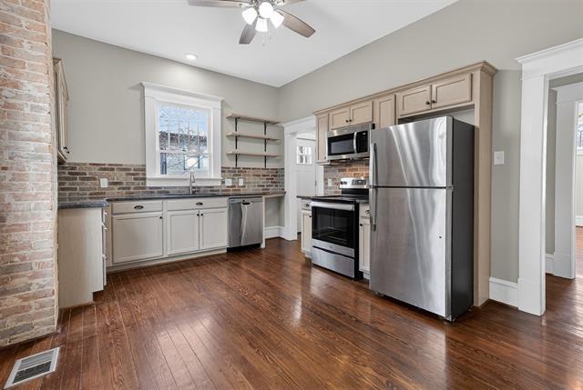 Building Photo - 1630 Mistletoe Blvd