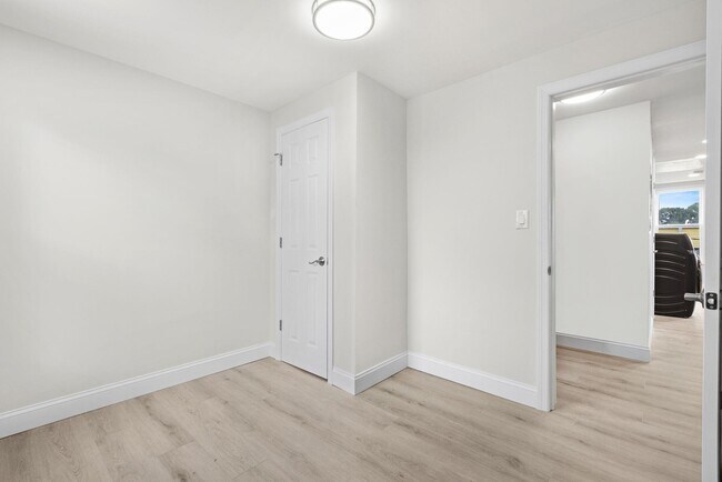 Building Photo - 173 Van Horne St