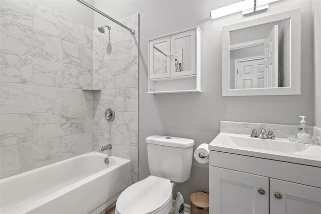 Building Photo - 1024 Daviot Dr