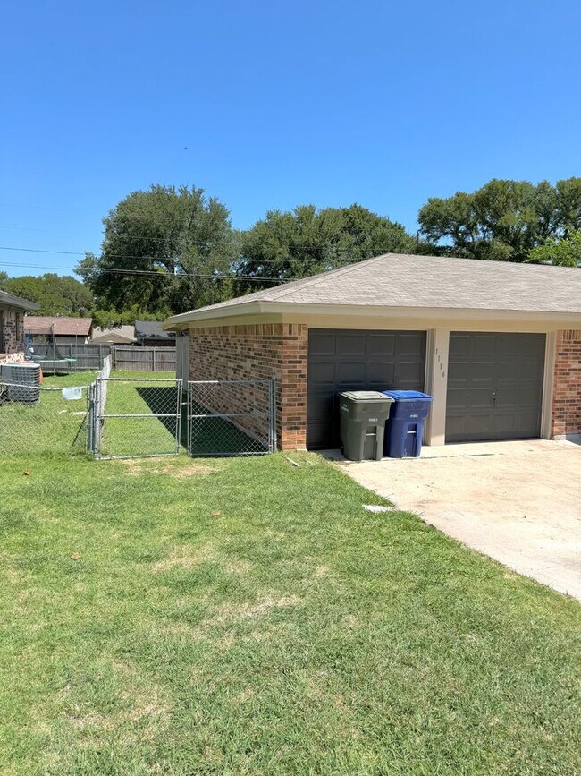 Building Photo - 1114 Rhonda Lee St