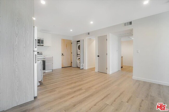 Building Photo - 10918 Camarillo St