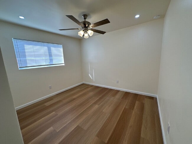 Building Photo - Single level 3BR, 2 BA, 2 car garage